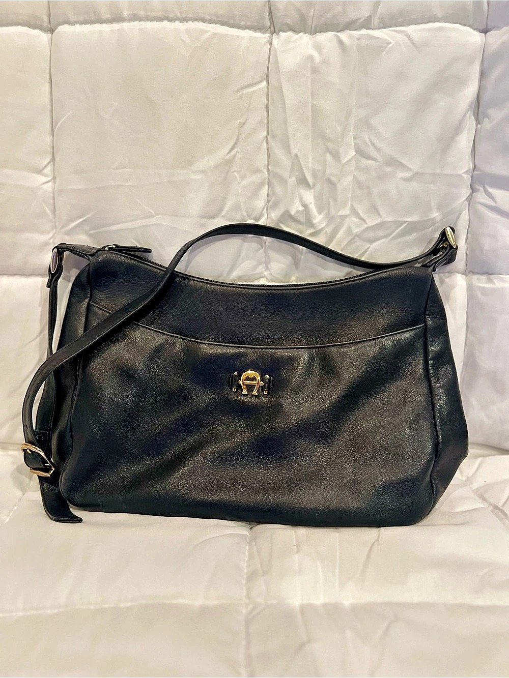 Etienne Aigner Leather Shoulder Bag in Black